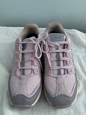 Avia Women's Pale Pink and Gray Athletic Sneakers9.5 w no tags new ,ring, purse